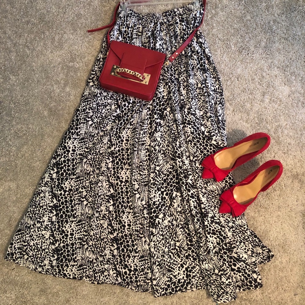 Black and White Patterned Skirt